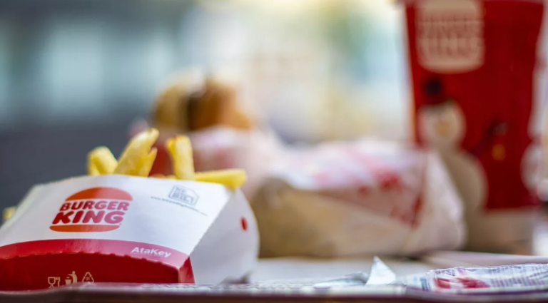 Αντιμέτωπη με μήνυση η Burger King λόγω μεγέθους… χάμπουργκερ