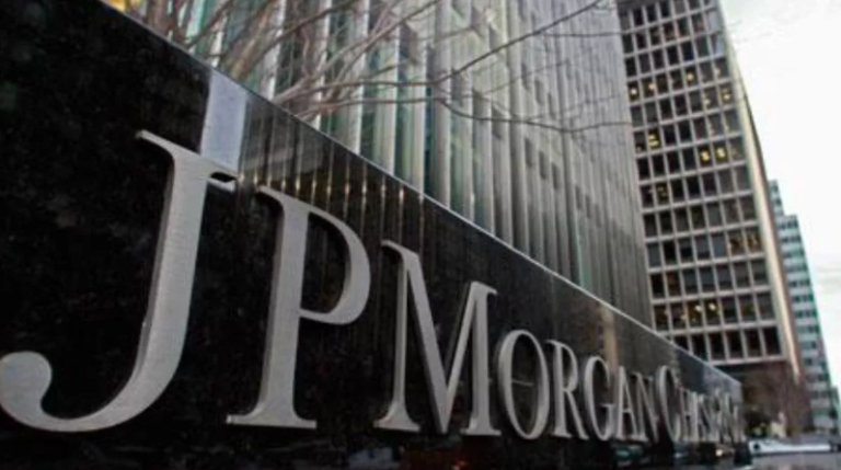 J.P. Morgan: Οι εκτιμήσεις της για επενδυτική βαθμίδα και οικονομία