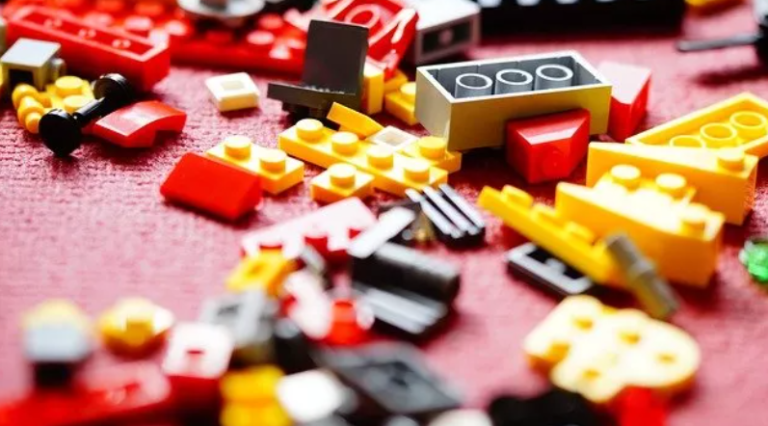 “Ανθεκτικά” τα τουβλάκια της Lego στους οικονομικούς κραδασμούς