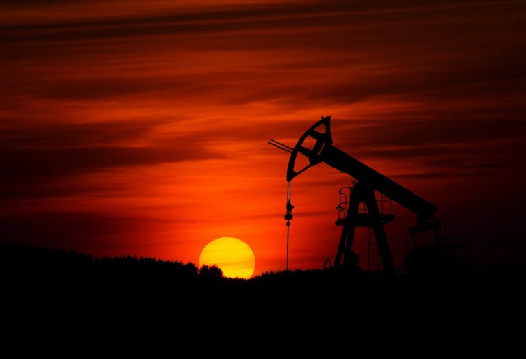 Η κίνηση της Σαουδικής Αραβίας για την ενίσχυση των τιμών του πετρελαίου αυξάνει τον πολιτικό κίνδυνο για τον Μπάιντεν