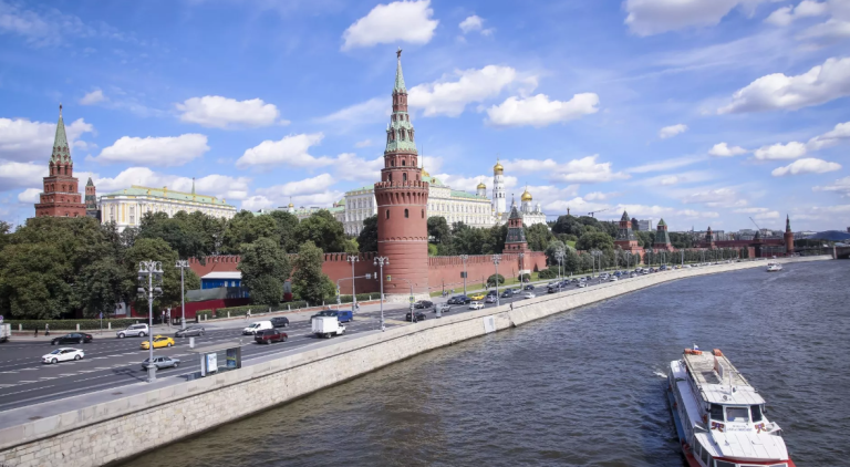 Το ρούβλι και το διαρκώς διευρυνόμενο χάσμα μεταξύ της ελίτ των Ρώσων αξιωματούχων
