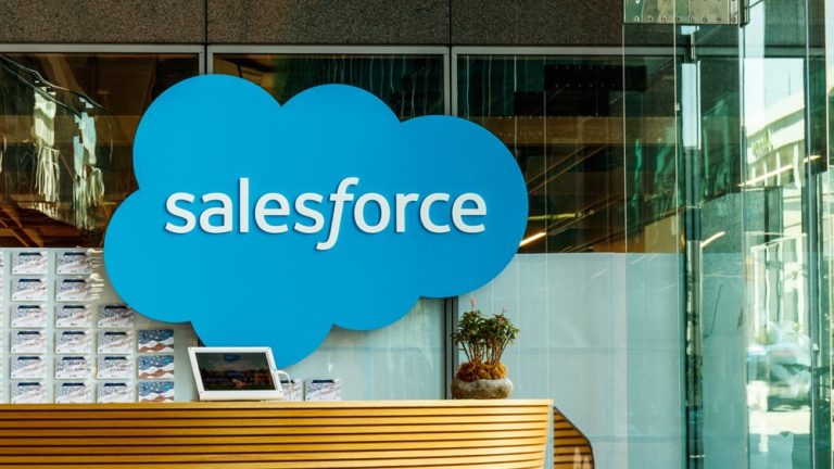 Ράλι 6% για την μετοχή της Salesforce