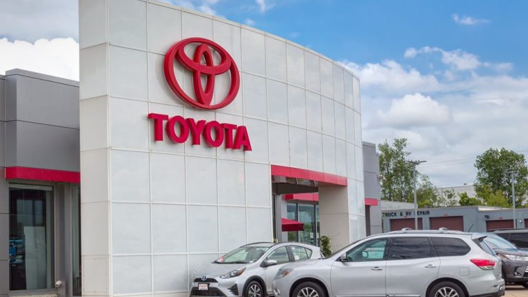 Κερδοφορία πολύ πάνω από τις προβλέψεις των αναλυτών σημείωσε η Toyota στο α΄ τρίμηνο της νέας οικονομικής χρήσης