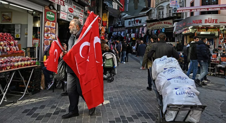 Η Τουρκική Κεντρική Τράπεζα εγκαταλείπει την ερντογανική οικονομική πολιτική