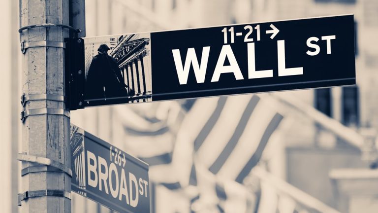 Βαριές απώλειες σημείωσαν οι βασικοί δείκτες της Wall Street μετά την υποβάθμιση της Fitch Ratings για τις ΗΠΑ