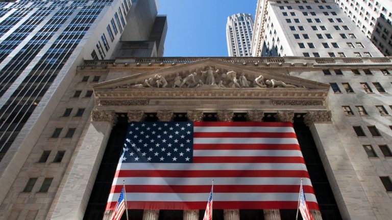 Wall Street: Με μικρές απώλειες έκλεισαν χθες οι τρεις βασικοί χρηματιστηριακοί δείκτες