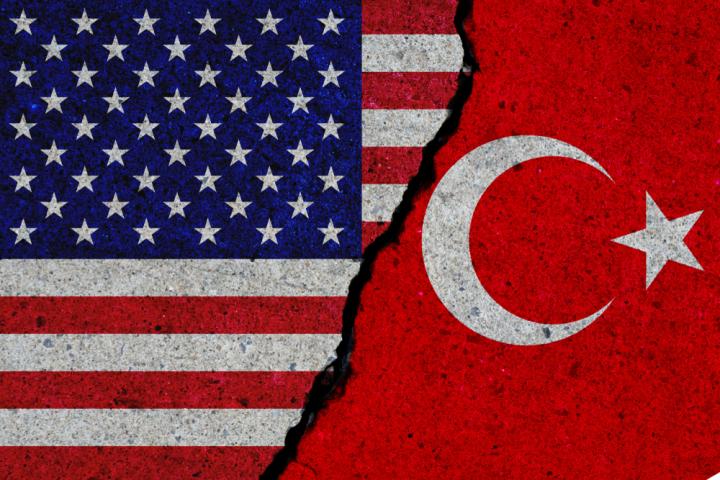 ΗΠΑ: Έπιασαν στα πράσα 5 τουρκικές ναυτιλιακές που μετέφεραν όπλα στη Ρωσία