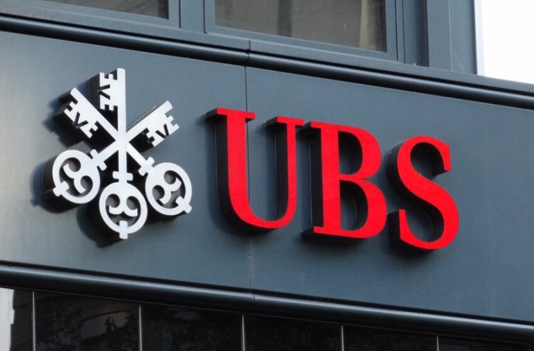 Πτώση για τις μετοχές της UBS εξαιτίας της αποφυγής κυρώσεων σε Ρώσους πελάτες