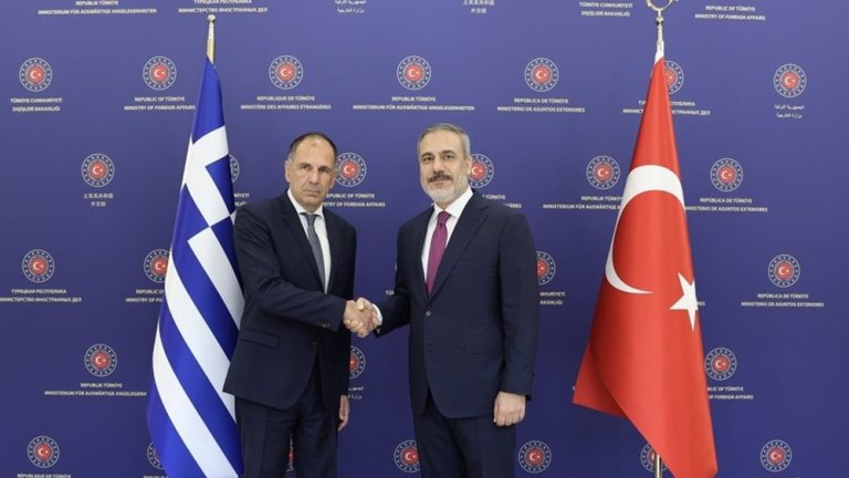 Τα τουρκικά ΜΜΕ κάνουν λόγο για “νέα εποχή” στη σχέση Ελλάδας – Τουρκίας