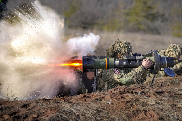 Οι ΗΠΑ προμηθεύουν την Ουκρανία με πυρομαχικά απεμπλουτισμένου ουρανίου