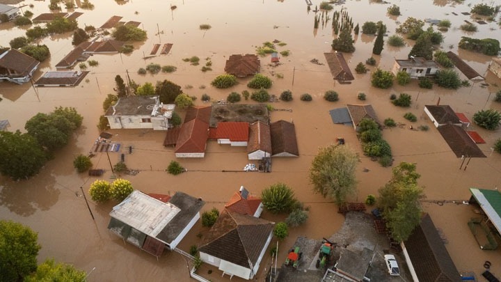 11 νεκροί και 6 αγνοούμενοι, χωριά σε λίμνες λάσπης, ανείπωτες καταστροφές στη Θεσσαλία