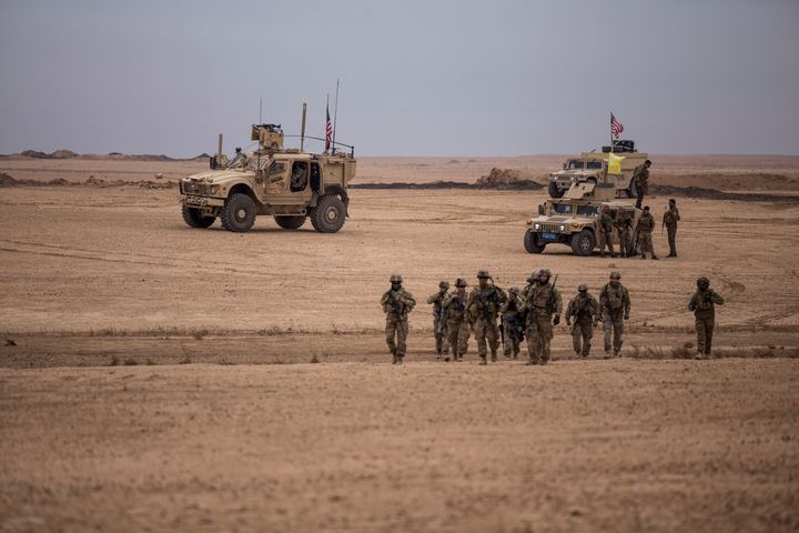 Ο αμερικανικός στρατός έπληξε δύο εγκαταστάσεις φρουρών στη Συρία