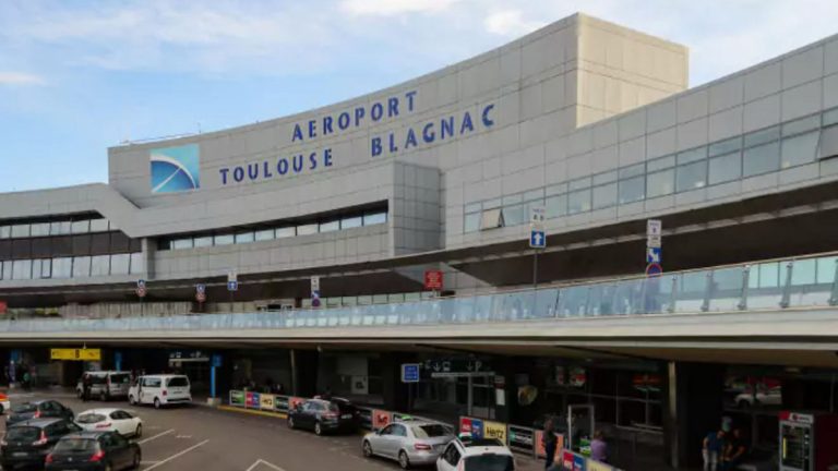 Γαλλία: Εκκένωση έξι αεροδρομίων μετά από απειλές για βόμβες