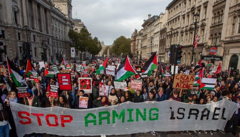 Σε όλο τον κόσμο διαδηλώσεις υπέρ των Παλαιστίνιων «Μην συμβάλλεται στη δολοφονία των παιδιών της Παλαιστίνης»