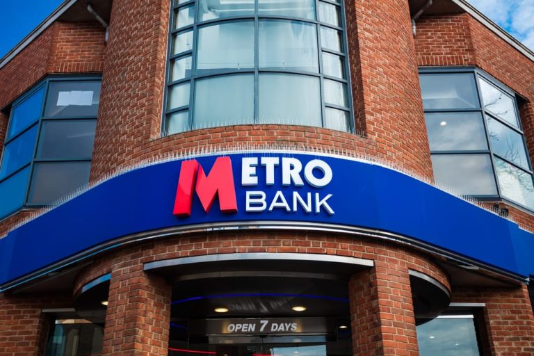 Metro Bank: Πτώση 25% για τις μετοχές εν μέσω διαδικασίας αναχρηματοδότησης του υφιστάμενου δανεισμού