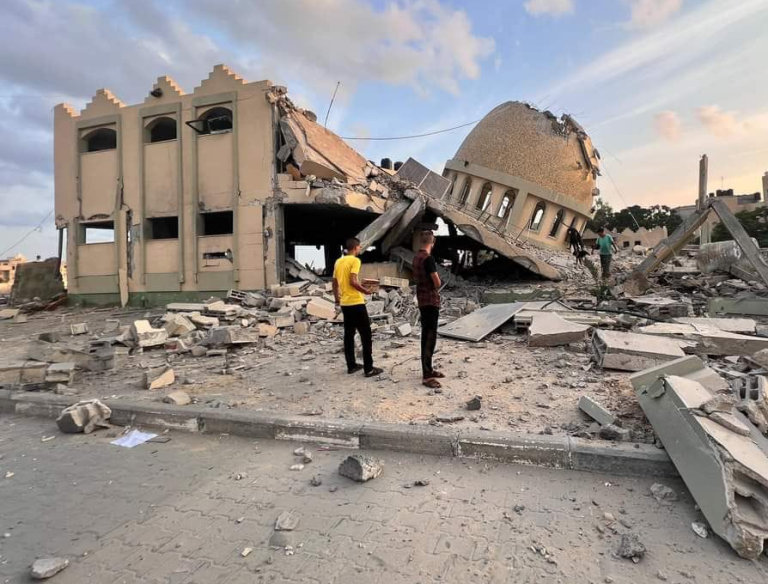 Πλάνα με τα επακόλουθα του πολέμου του Ισραήλ στη Γάζα, όπου το τζαμί Al-Amin Muhammad καταστράφηκε ολοσχερώς