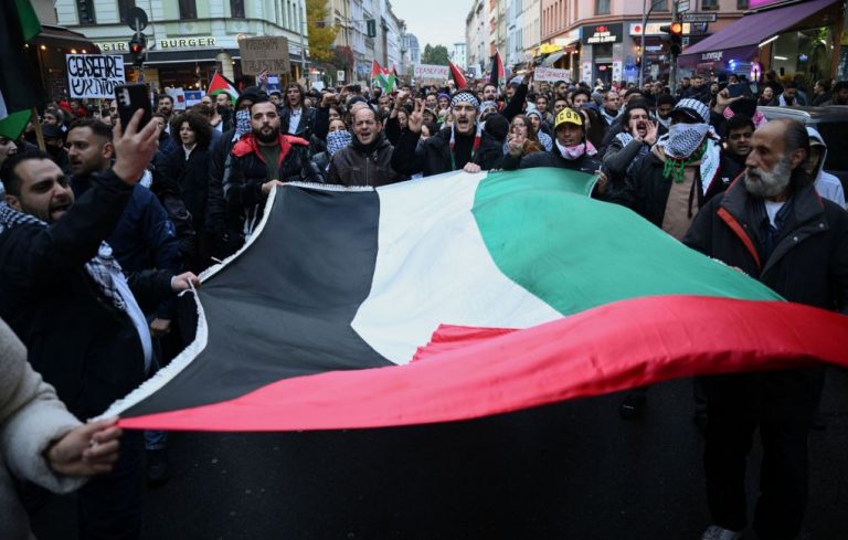 Μεγάλες φιλοπαλαιστινιακές διαδηλώσεις στη Γερμανία