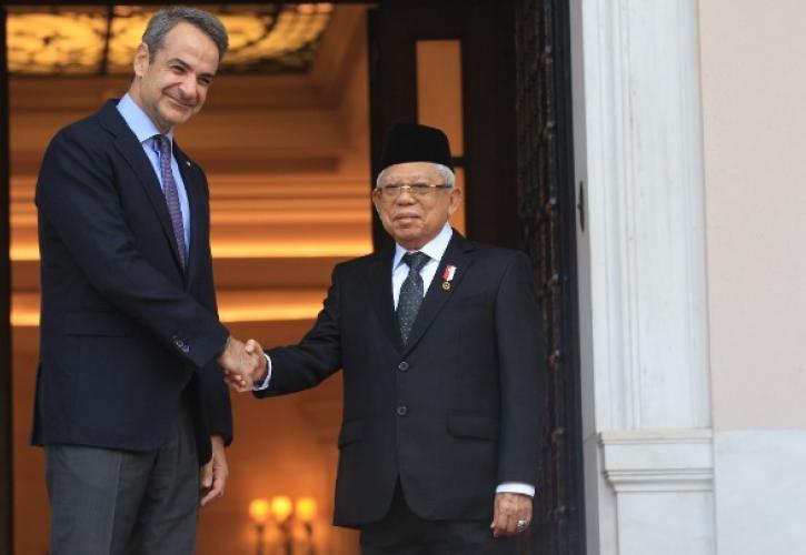 Συνάντηση Κ. Μητσοτάκη με τον αντιπρόεδρο Ινδονησίας στο Μέγαρο Μαξίμου