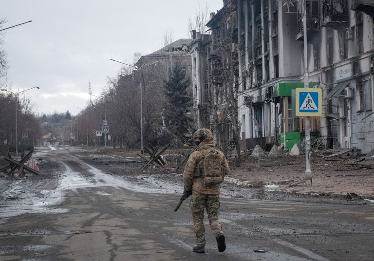 Τα ουκρανικά στρατεύματα αποσύρονται από την Avdiivka λόγω έλλειψης πυρομαχικών