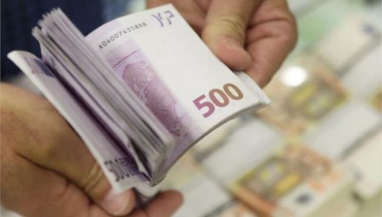 Στο κυνήγι της φοροδιαφυγής: Ξεχάστε τις συναλλαγές με μετρητά άνω των 500 ευρώ – Τσουχτερά τα πρόστιμα για τους παραβάτες