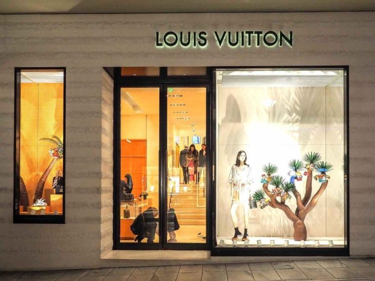 Louis Vuitton: Κάθε χρόνο και καλύτερα οι πωλήσεις (και ο τζίρος) της στην Ελλάδα