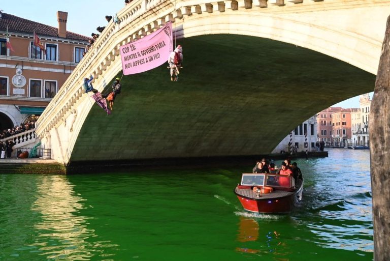 Βενετία “COP28: Ενώ η Κυβέρνηση μιλάει εμείς κρεμόμαστε από μια κλωστή “