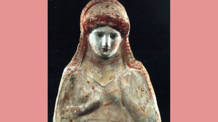 Απλή γυναίκα ή θεά; Η εντυπωσιακή γυναικεία προτομή στο αρχαιολογικό μουσείο της Αμφίπολης