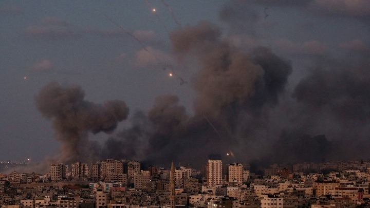 Σκληρές μάχες στη Γάζα: Το Ισραήλ κυνηγά τον ηγέτη της Χαμάς στα υπόγεια της Χαν Γιούνις