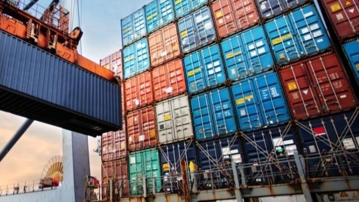 Ραγδαία μείωση 32% του εμπορικού ελλείμματος τον Οκτώβριο – Νέα μείωση εξαγωγών