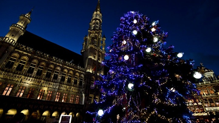 Βέλγιο: Γυναίκα σκοτώθηκε από Χριστουγεννιάτικο δέντρο που παρασύρθηκε από ισχυρούς ανέμους