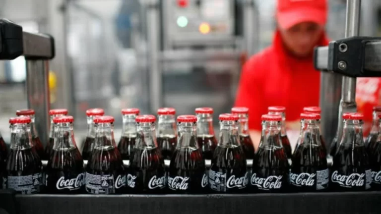 Πώς και ποιους “χειραγωγούν” οι πολυεθνικές για να “αθωώσουν” τα προϊόντα τους – Το παράδειγμα της Coca-Cola