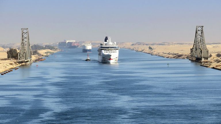 Διώρυγα Σουέζ: «Πλαφόν» στις επιβαρύνσεις επί των ναύλων προτείνουν οι έμποροι και οι βιοτέχνες του Πειραιά