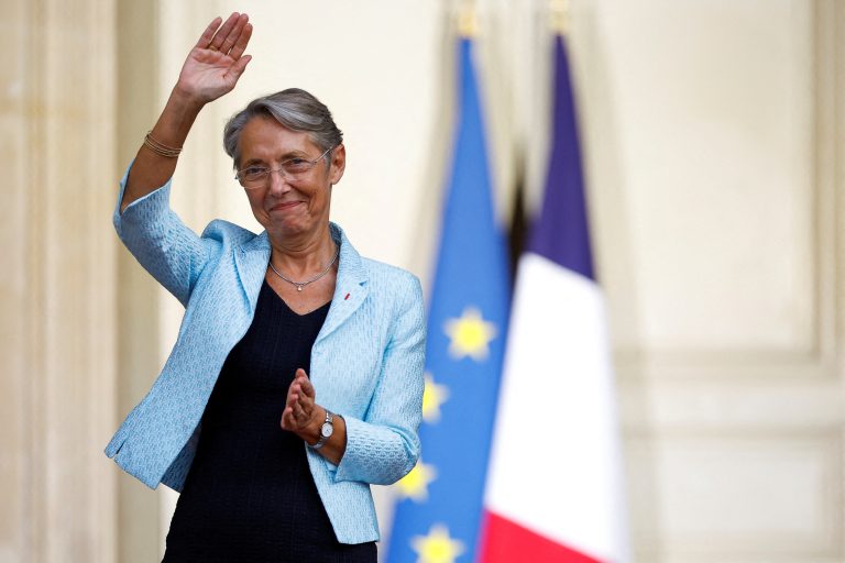 Μακρόν: “Δεκτή η παραίτηση της Πρωθυπουργού της Γαλλίας Ελιζαμπέτ Μπορν”