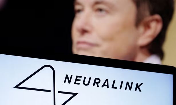 Σε καλό να μας βγει: H Neuralink του Elon Musk εμφύτευσε το πρώτο τσιπ εγκεφάλου σε άνθρωπο
