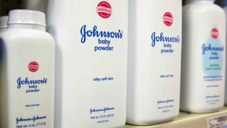 Johnson & Johnson: 700 εκατ. δολάρια για να «κουκουλώσει» τις κατηγορίες περί καρκινογόνου ταλκ