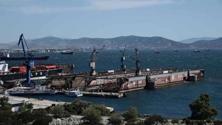 Ναυπηγεία Σύρου – Ελευσίνας: Από την απαξίωση σε αριθμό πλοίων ρεκόρ στις δεξαμενές για επισκευή