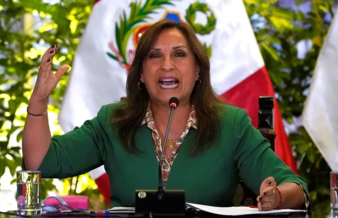 Ποιοι και γιατί ξεμάλλιασαν την πρόεδρο του Περού;