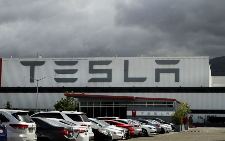 Μετά τις ΗΠΑ και στην Κίνα: Η Tesla ανακαλεί 1,62 εκατομμύρια οχήματα