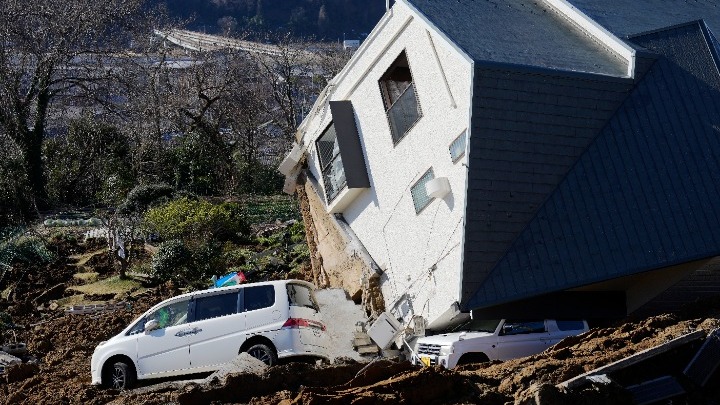 Σεισμός Ιαπωνία: Αυξάνεται δραματικά ο αριθμός των νεκρών – Γλίτωσαν τα πυρηνικά εργοστάσια