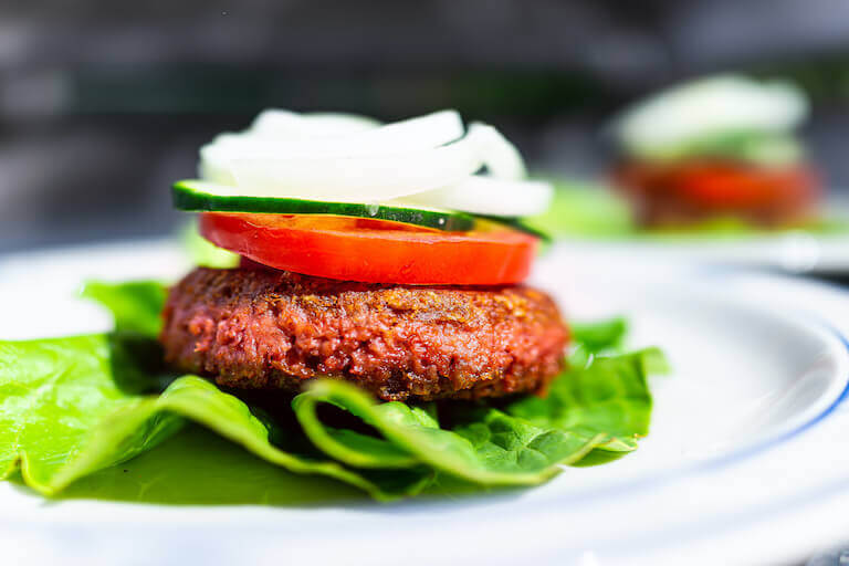 Διάταγμα στη Γαλλία απαγορεύει τη χρήση όρων που παραπέμπουν σε κρέας από φυτικά προϊόντα