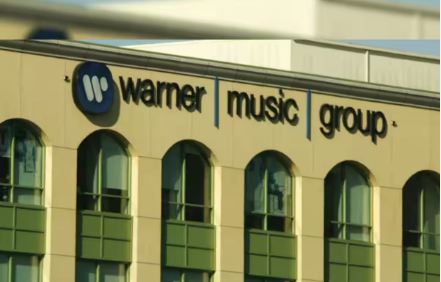 Warner Music: Απολύει το 10% του προσωπικού της για να μειώσει το λειτουργικό κόστος