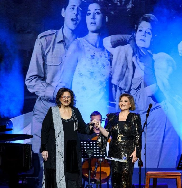 Μαρία Φαραντούρη και Γιώτα Νέγκα κλείνουν ένα ακόμα ραντεβού στο Θέατρο Παλλάς