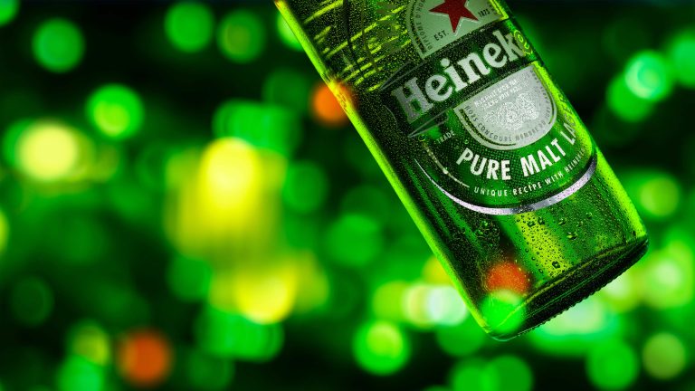 Heineken: Προειδοποιεί για δύσκολες επιχειρηματικές συνθήκες-Οι πότες μπύρας μειώνουν την κατανάλωση