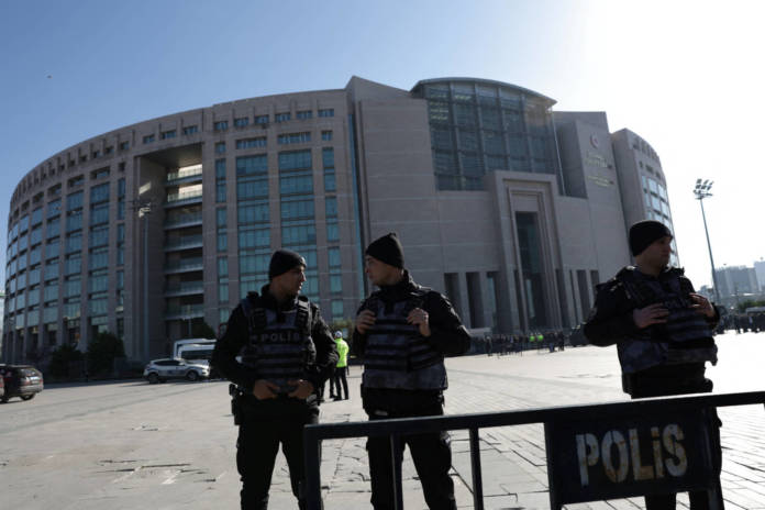 Κωνσταντινούπολη: Ένοπλη τρομοκρατική επίθεση στο Δικαστικό Μέγαρο με δύο νεκρούς