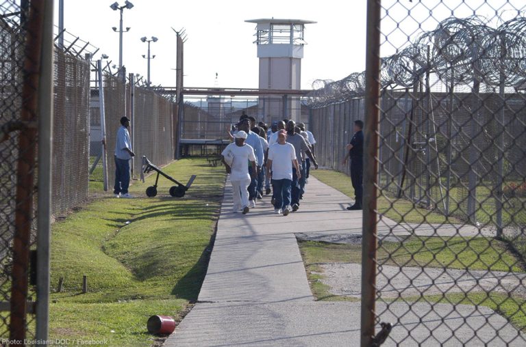 Associated Press: Συνδέει McDonalds, Walmart και Coca-Cola με καταναγκαστική εργασία σε φυλακές