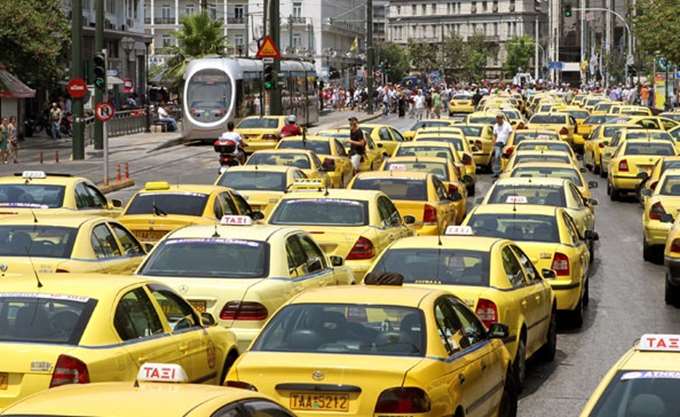Χωρίς ταξί η Αττική λόγω 48ωρης απεργίας – Μηχανοκίνητη πορεία στο υπουργείο Μεταφορών