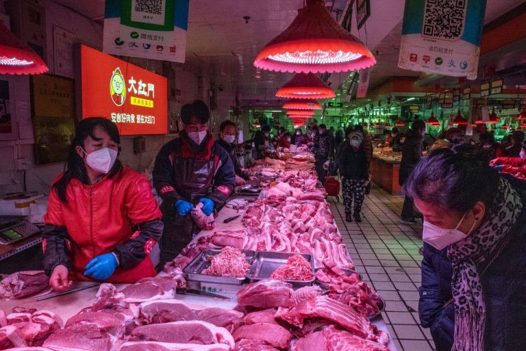 Γιατί οι πωλήσεις χοιρινού στην Κίνα έχουν μειωθεί στο 1/3