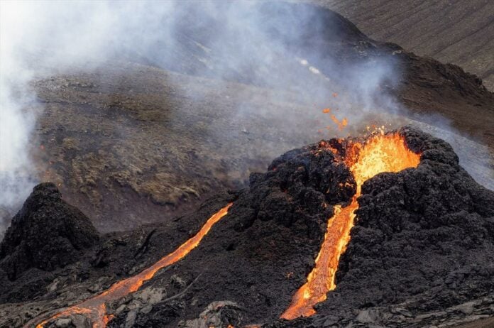 Ισλανδία: Έκρηξη ηφαιστείου για 7η φορά από το 2021
