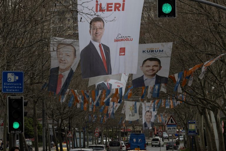 Τουρκία – Δημοτικές εκλογές: Αγώνας Ερντογάν να «εκθρονίσει» τον Εκρέμ Ιμάμογλου