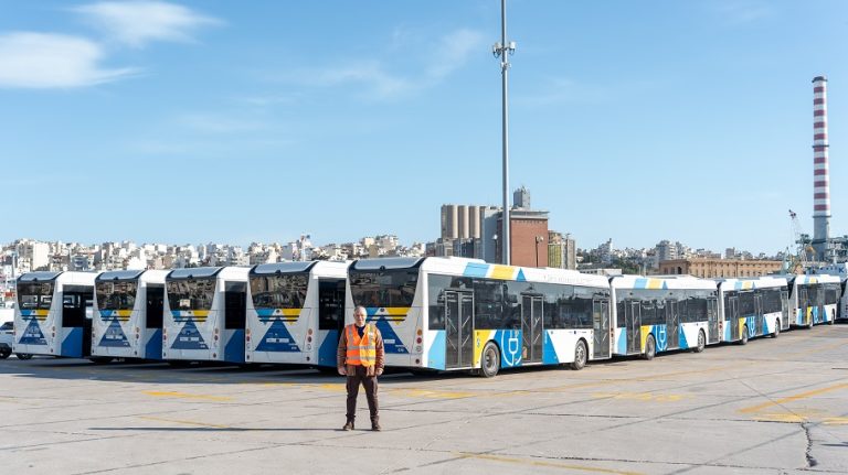 Στην Αθήνα τα πρώτα 140 νέα ηλεκτρικά λεωφορεία